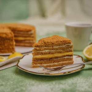 Honey cake with lemon curd